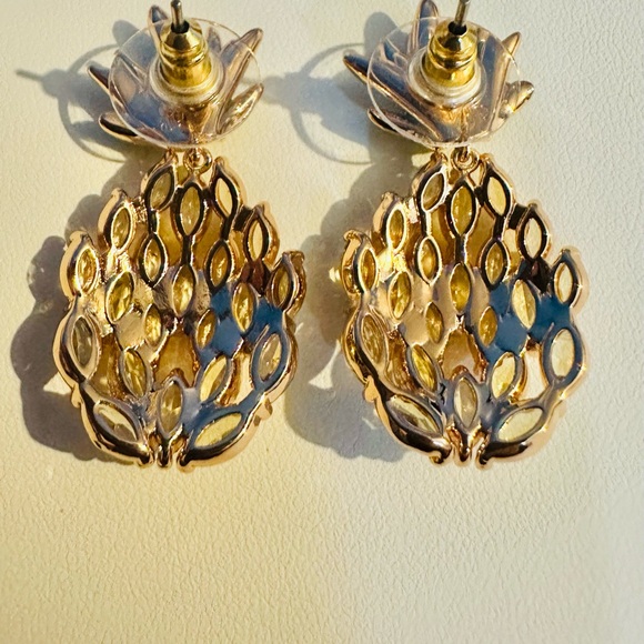Elegant Pineapple Earrings in Gold Tone with Rhinestones - Picture 2 of 2